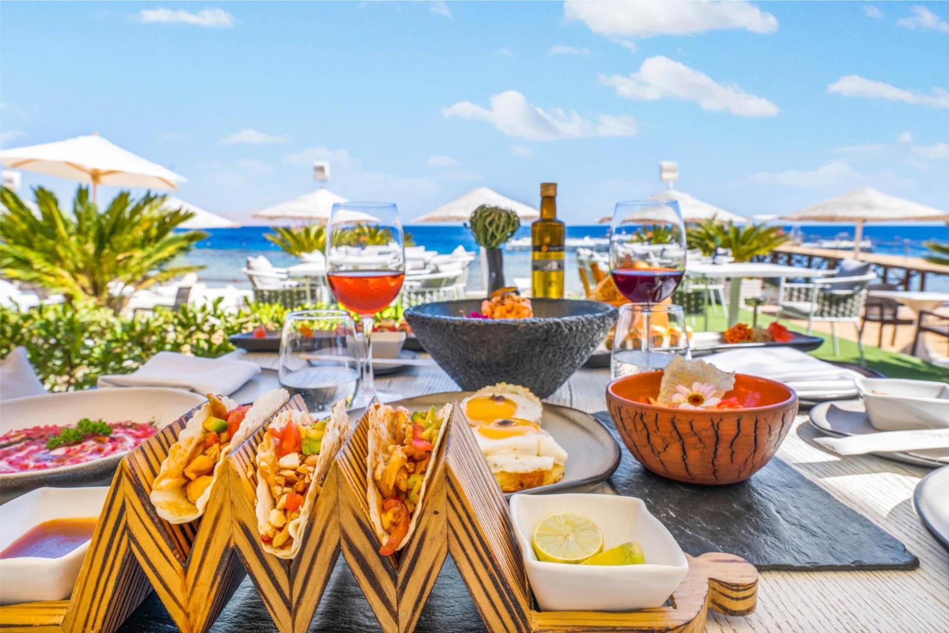 Domina Coral Bay Resort, Diving , Spa & Casino Sharm el Sheikh Esterno foto A typical brunch