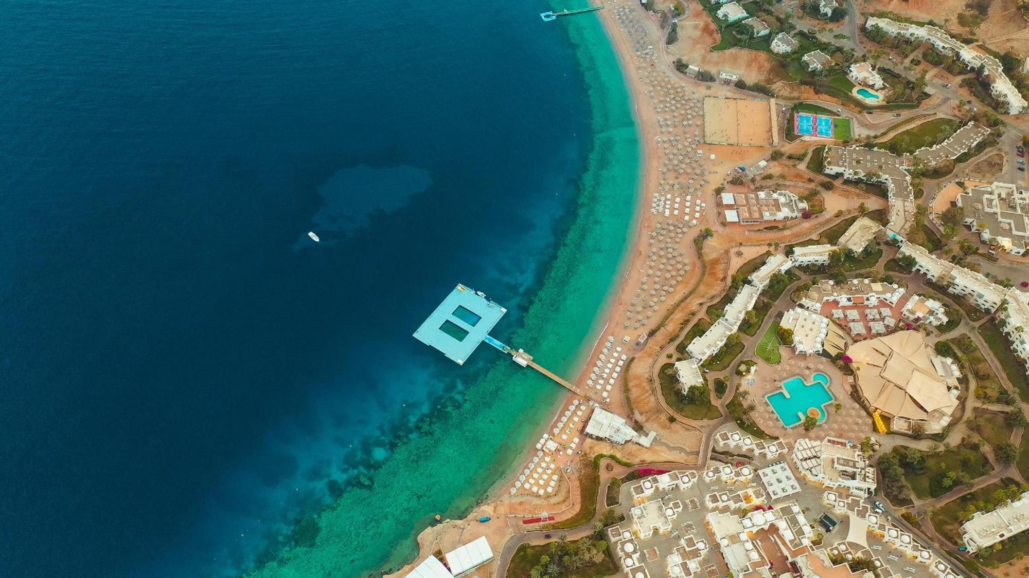 Domina Coral Bay Resort, Diving , Spa & Casino Sharm el Sheikh Esterno foto Aerial view of the bay