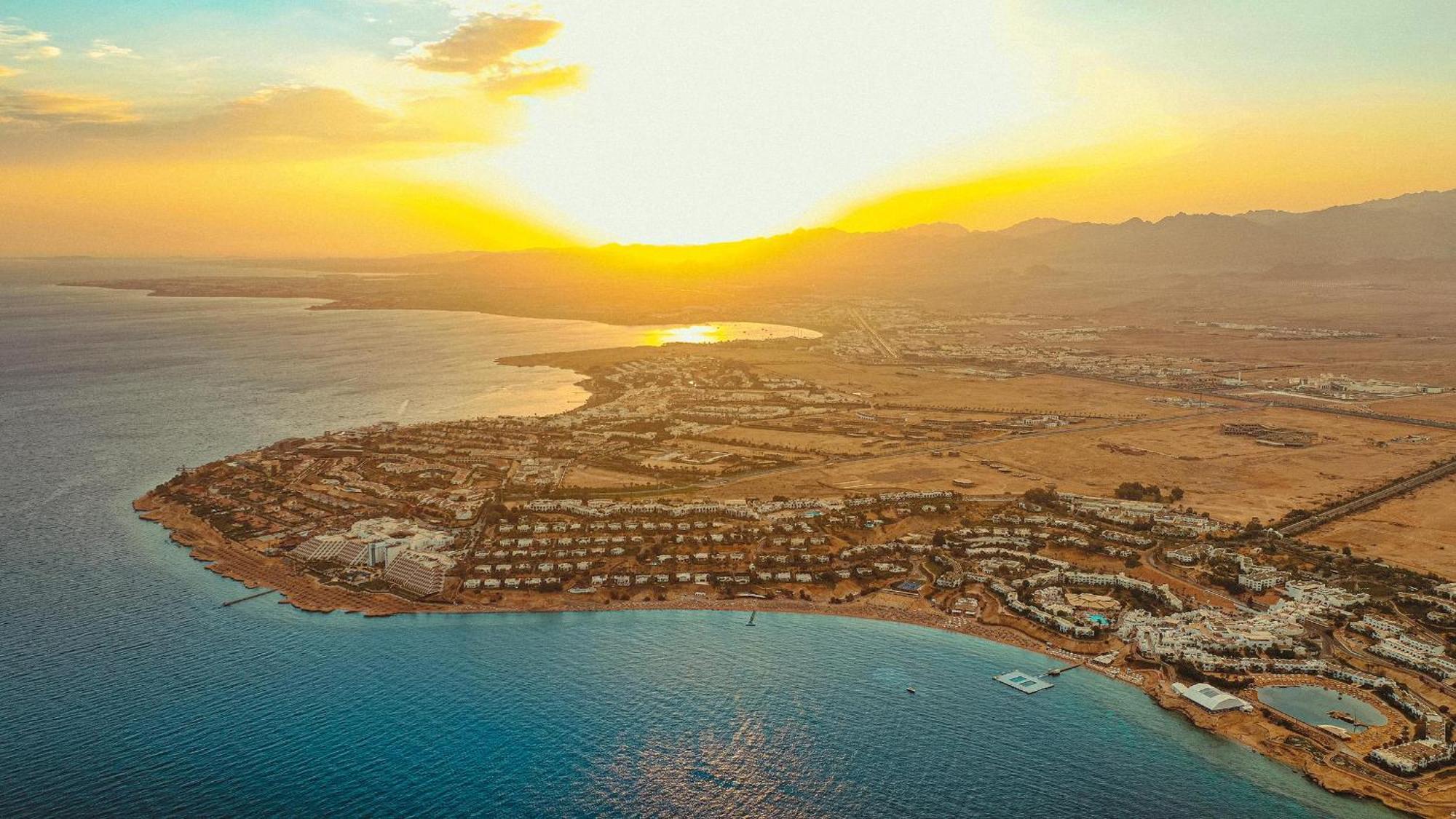 Domina Coral Bay Resort, Diving , Spa & Casino Sharm el Sheikh Esterno foto Aerial view of Eilat