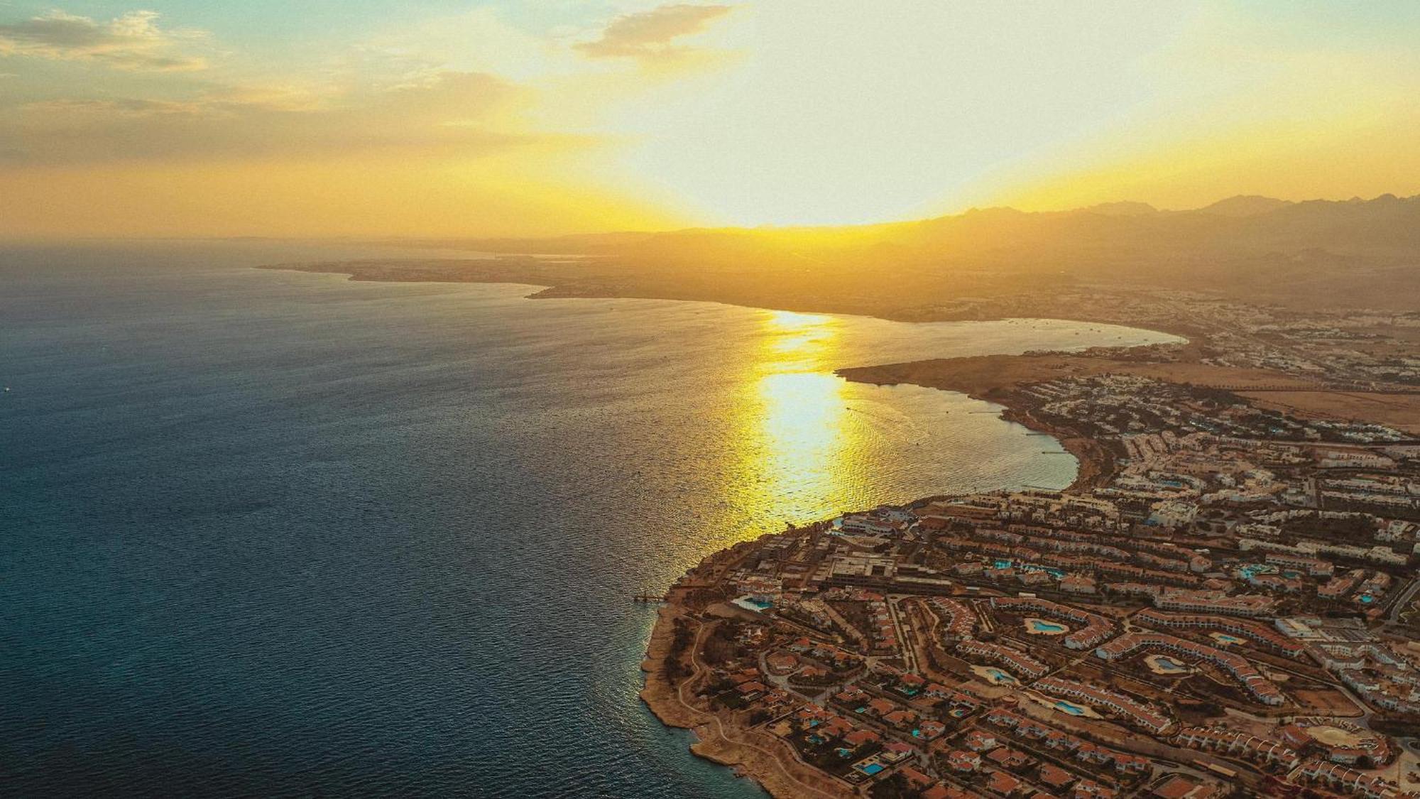 Domina Coral Bay Resort, Diving , Spa & Casino Sharm el Sheikh Esterno foto Sunset over the Dead Sea