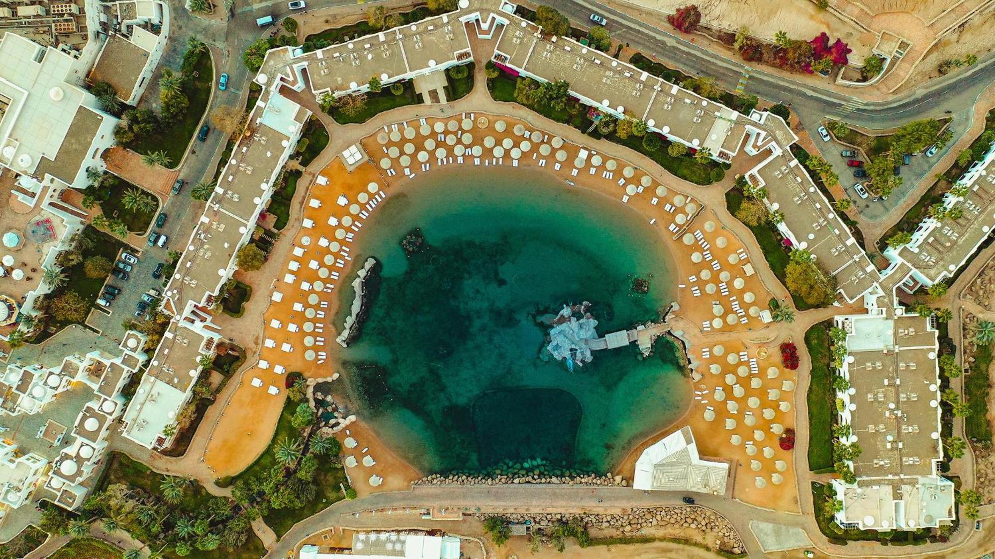 Domina Coral Bay Resort, Diving , Spa & Casino Sharm el Sheikh Esterno foto Aerial view of the lagoon